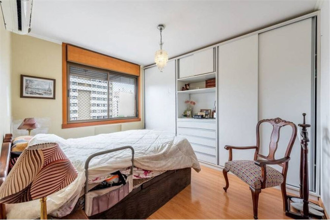 Imagem Imóvel com 3 Quartos à Venda, em Menino Deus - Porto Alegre Imagem Imóvel com 3 Quartos à Venda, em Menino Deus - Porto Alegre