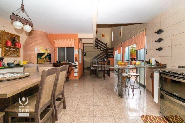 Imagem Sobrado com 4 Quartos à Venda, 398 m² em Bacacheri - Curitiba