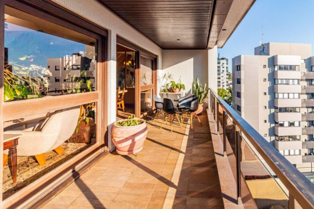 Imagem Imóvel com 4 Quartos à Venda, 335 m² em Rio Branco - Porto Alegre