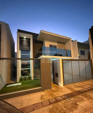 Sobrado com 3 Quartos à Venda, 163 m² em São João - Itajaí