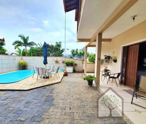 Imagem Casa com 4 Quartos à Venda, 370 m² em Carianos - Florianópolis