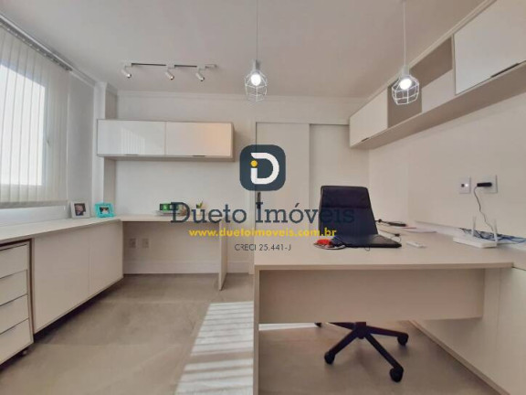 Imagem Sobrado com 3 Quartos à Venda, 260 m² em Camobi - Santa Maria