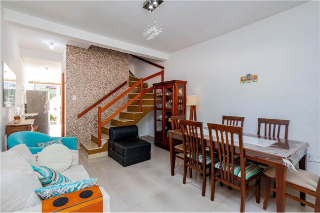 Imagem Casa com 2 Quartos à Venda, em Hípica - Porto Alegre Imagem Casa com 2 Quartos à Venda, em Hípica - Porto Alegre