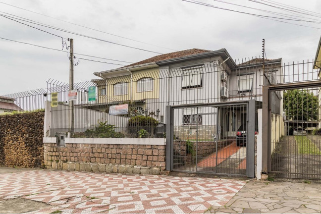 Imagem Casa com 3 Quartos à Venda, 200 m² em Santana - Porto Alegre Imagem Casa com 3 Quartos à Venda, 200 m² em Santana - Porto Alegre