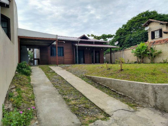 Casa com 3 Quartos para Temporada, 85 m² em Bombas - Bombinhas