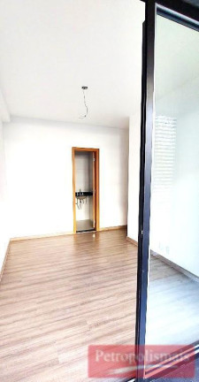 Imagem Apartamento com 2 Quartos à Venda, 62 m² em Corrêas - Petrópolis Imagem Apartamento com 2 Quartos à Venda, 62 m² em Corrêas - Petrópolis