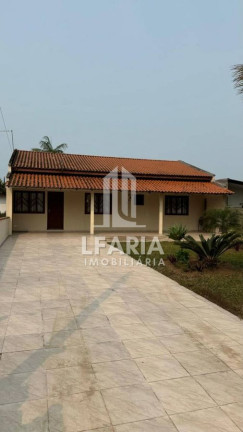 Imagem Casa com 3 Quartos para Temporada, 95 m² em Cambiju - Itapoá