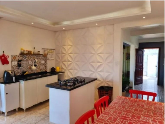 Imagem Casa com 4 Quartos à Venda, 150 m² em Novo Mundo - Curitiba Imagem Casa com 4 Quartos à Venda, 150 m² em Novo Mundo - Curitiba