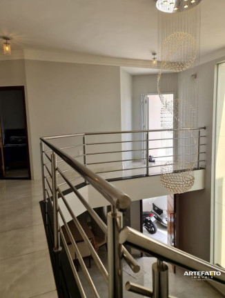 Imagem Sobrado com 3 Quartos à Venda, 205 m²