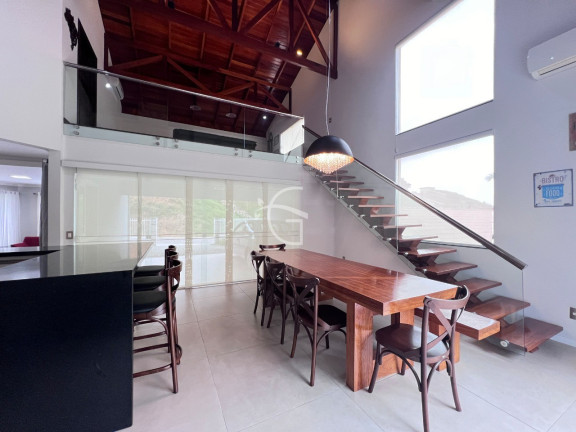 Imagem Casa com 3 Quartos à Venda, em Floresta - Joinville Imagem Casa com 3 Quartos à Venda, em Floresta - Joinville