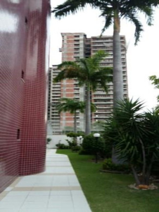 Imagem Imóvel com 3 Quartos à Venda, 200 m² em Guararapes - Fortaleza