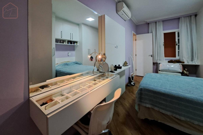 Imagem Casa com 5 Quartos à Venda, 425 m²