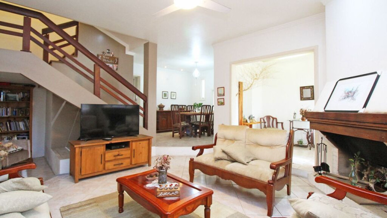 Imagem Casa com 4 Quartos à Venda, 243 m² em Partenon - Porto Alegre