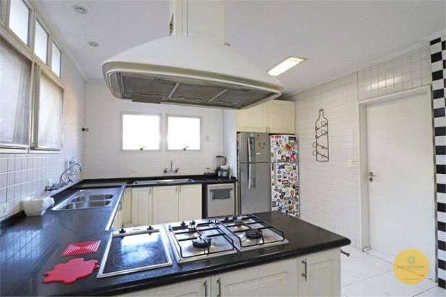 Imagem Casa com 4 Quartos à Venda, 329 m² em Alto De Pinheiros - São Paulo