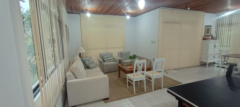Imagem Casa com 6 Quartos para Alugar,  em Praia Brava - Florianópolis