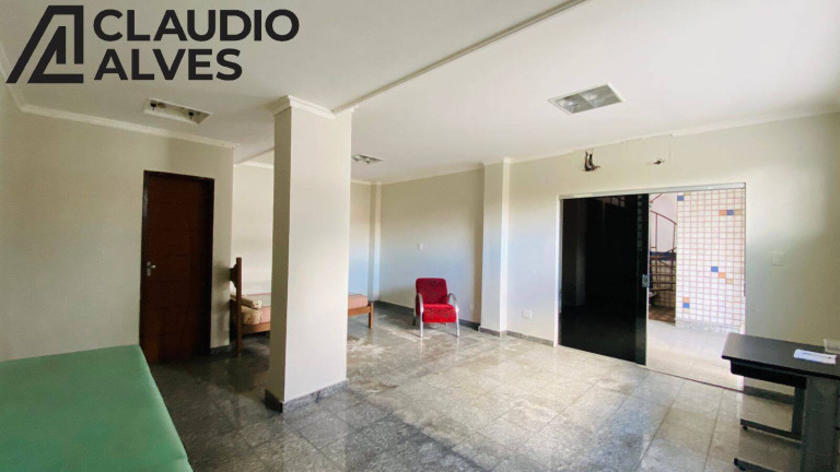 Imagem Casa com 5 Quartos à Venda, 292 m² em Centro - Feira De Santana Imagem Casa com 5 Quartos à Venda, 292 m² em Centro - Feira De Santana