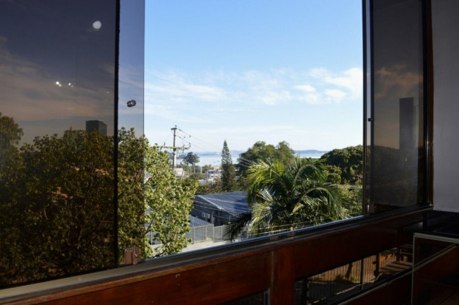 Imagem Imóvel com 3 Quartos à Venda, 98 m² em Cristal - Porto Alegre Imagem Imóvel com 3 Quartos à Venda, 98 m² em Cristal - Porto Alegre