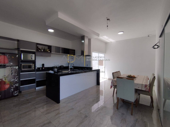 Imagem Casa com 3 Quartos à Venda, 360 m² em Lívia Ii - Botucatu