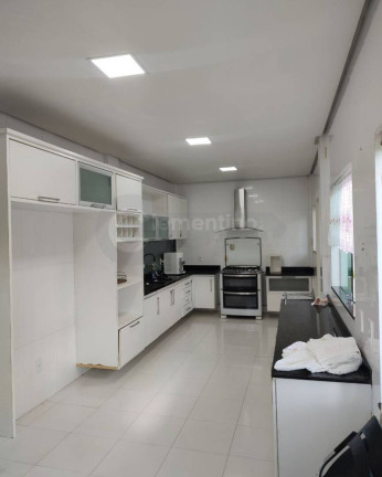 Casa de Condomínio com 5 Quartos para Alugar, 394 m² em Ponta Negra - Manaus