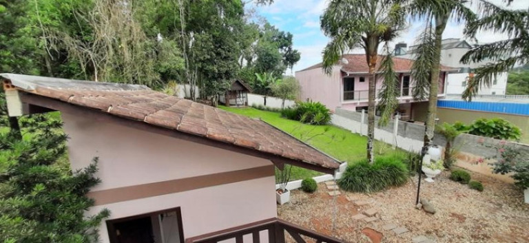 Imagem Sobrado com 4 Quartos à Venda, 269 m² em Santa Catarina - Joinville