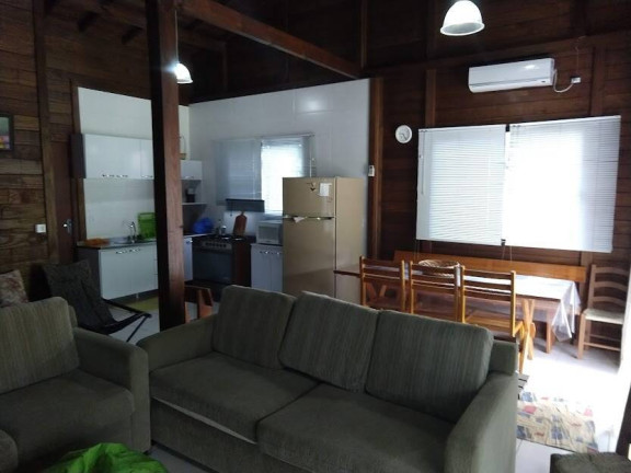 Imagem Casa com 3 Quartos para Temporada, 85 m² em Bombas - Bombinhas Imagem Casa com 3 Quartos para Temporada, 85 m² em Bombas - Bombinhas