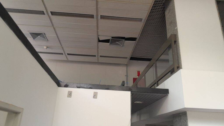 Imagem Sala Comercial à Venda, em Moinhos De Vento - Porto Alegre Imagem Sala Comercial à Venda, em Moinhos De Vento - Porto Alegre