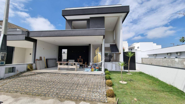 Sobrado com 4 Quartos à Venda, 295 m² em Urbanova - São José Dos Campos