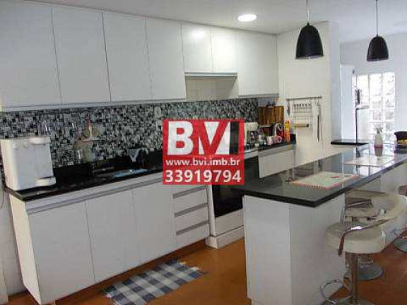 Imagem Casa com 5 Quartos à Venda, 150 m² em Vila Kosmos - Rio De Janeiro Imagem Casa com 5 Quartos à Venda, 150 m² em Vila Kosmos - Rio De Janeiro