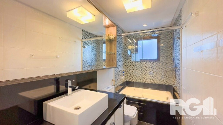 Imagem Imóvel com 3 Quartos à Venda, em Auxiliadora - Porto Alegre Imagem Imóvel com 3 Quartos à Venda, em Auxiliadora - Porto Alegre