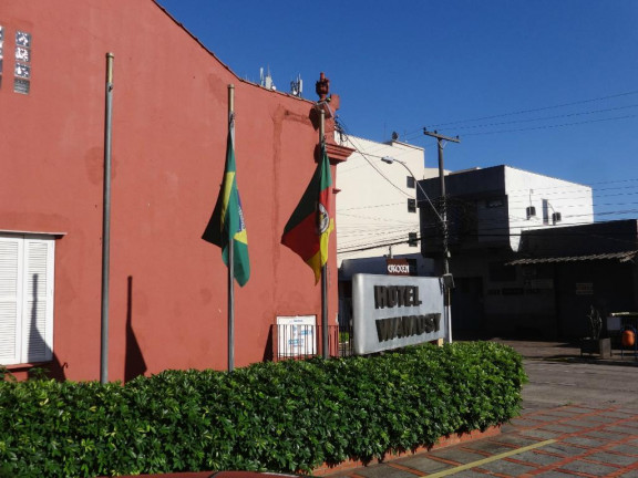 Imagem Imóvel Comercial à Venda, 1.200 m² em Navegantes - Porto Alegre Imagem Imóvel Comercial à Venda, 1.200 m² em Navegantes - Porto Alegre