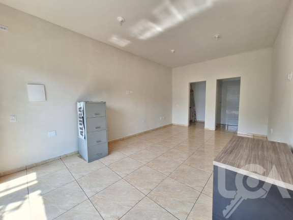 Sala Comercial para Alugar, 30 m² em Centro - Caraguatatuba