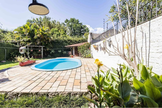 Imagem Casa com 3 Quartos à Venda, 235 m² em Guarujá - Porto Alegre Imagem Casa com 3 Quartos à Venda, 235 m² em Guarujá - Porto Alegre