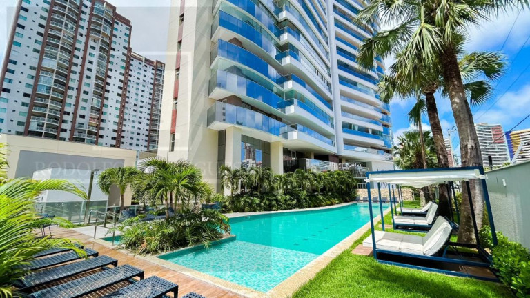 Apartamento com 5 Quartos à Venda, 271 m²