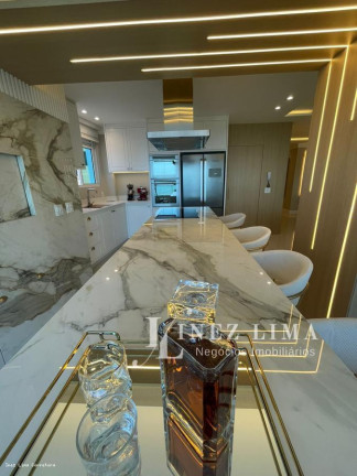 Imagem Apartamento com 4 Quartos à Venda, 181 m² em Meia Praia