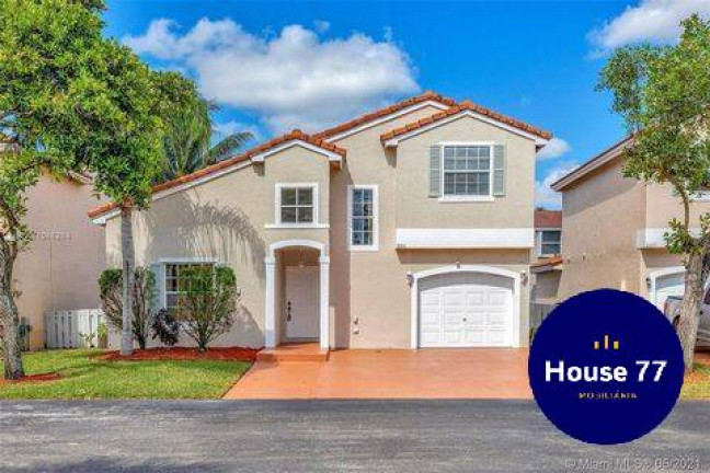 Casa com 3 Quartos à Venda, 1.580 m² em Winston Park - Coconut Creek