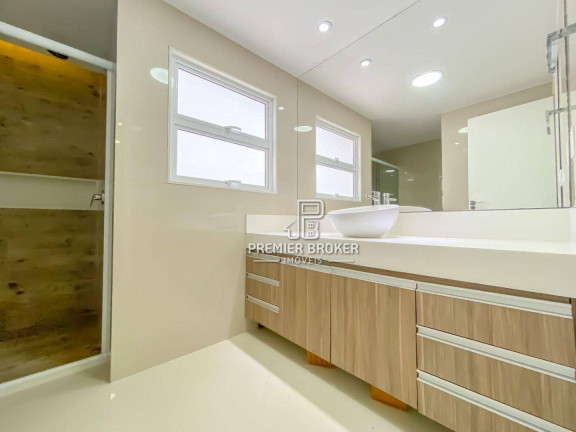 Imagem Casa com 4 Quartos à Venda, 320 m² em Alto - Teresópolis Imagem Casa com 4 Quartos à Venda, 320 m² em Alto - Teresópolis