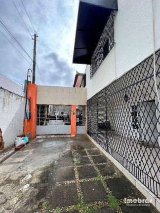 Imagem Casa com 5 Quartos à Venda, 230 m² em Guararapes - Fortaleza Imagem Casa com 5 Quartos à Venda, 230 m² em Guararapes - Fortaleza