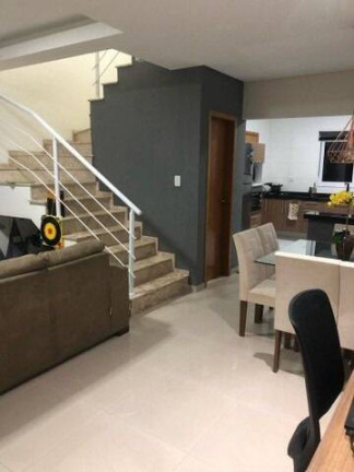 Sobrado com 3 Quartos à Venda, 120 m² em Vila Areao - Taubaté
