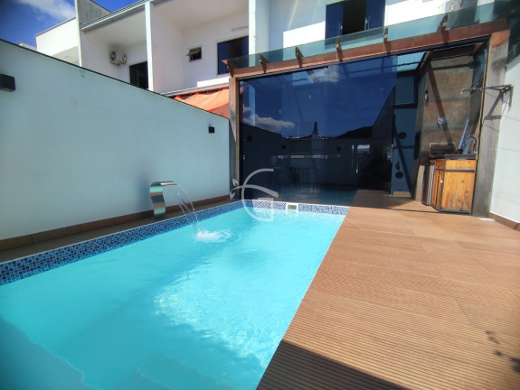 Casa com 3 Quartos à Venda,  em Saguaçu - Joinville