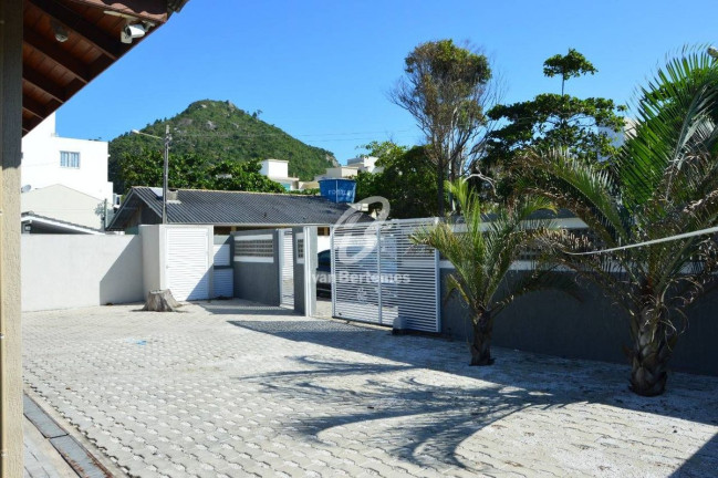 Imagem Casa com 4 Quartos para Temporada, em Canto Grande - Bombinhas Imagem Casa com 4 Quartos para Temporada, em Canto Grande - Bombinhas