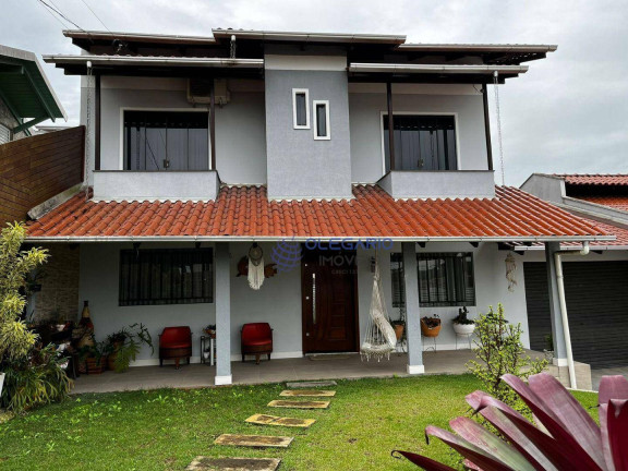 Sobrado com 4 Quartos à Venda, 220 m² em Centro - Penha