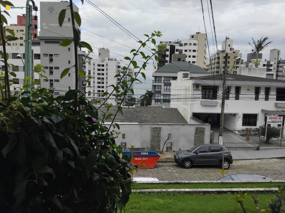 Imagem Casa com 3 Quartos à Venda, em Centro - Florianópolis Imagem Casa com 3 Quartos à Venda, em Centro - Florianópolis