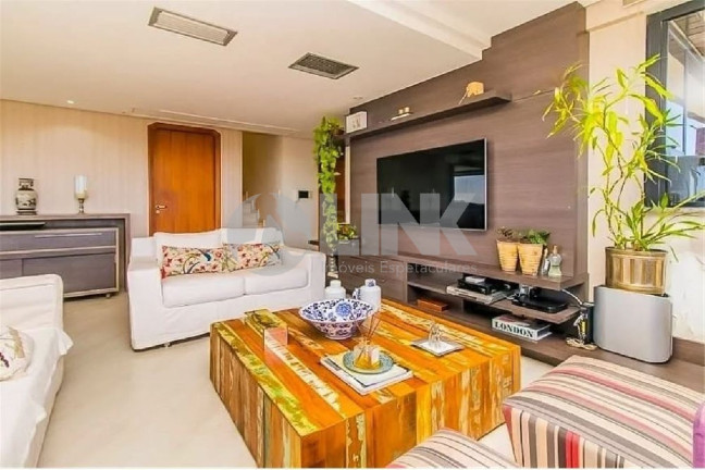 Imagem Imóvel com 3 Quartos à Venda, 324 m² em Jardim Planalto - Porto Alegre Imagem Imóvel com 3 Quartos à Venda, 324 m² em Jardim Planalto - Porto Alegre