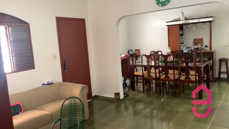 Imagem Casa com 5 Quartos à Venda, 420 m² em Jardim Goiás - Goiânia