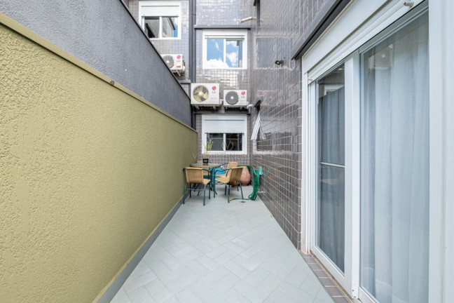 Imagem Imóvel com 3 Quartos à Venda, 150 m² em Cristal - Porto Alegre Imagem Imóvel com 3 Quartos à Venda, 150 m² em Cristal - Porto Alegre