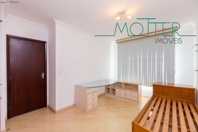 Imagem Casa com 3 Quartos à Venda, 159 m² em Novo Mundo - Curitiba Imagem Casa com 3 Quartos à Venda, 159 m² em Novo Mundo - Curitiba