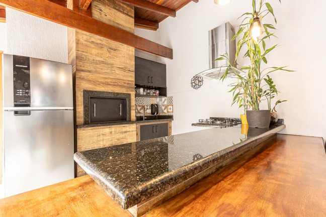 Imagem Sobrado com 4 Quartos à Venda, 206 m² em Santo Inácio - Curitiba Imagem Sobrado com 4 Quartos à Venda, 206 m² em Santo Inácio - Curitiba