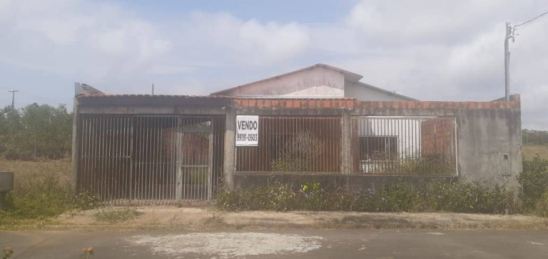 Casa com 3 Quartos à Venda,  em Iranduba