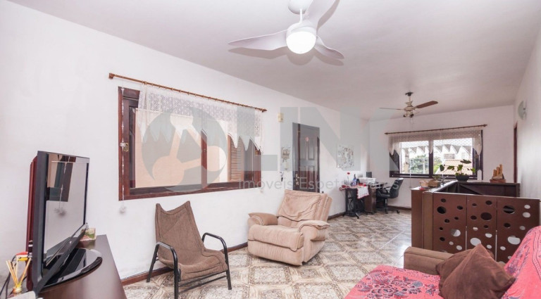 Imagem Casa com 3 Quartos à Venda, 198 m² em Jardim Itu - Porto Alegre Imagem Casa com 3 Quartos à Venda, 198 m² em Jardim Itu - Porto Alegre