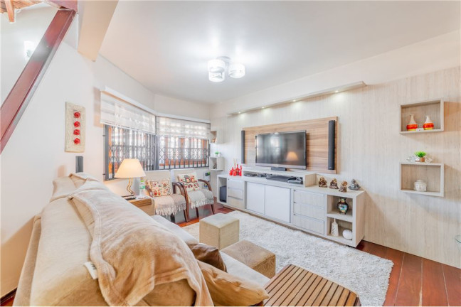 Imagem Casa com 3 Quartos à Venda, 302 m² em Jardim Europa - Porto Alegre Imagem Casa com 3 Quartos à Venda, 302 m² em Jardim Europa - Porto Alegre